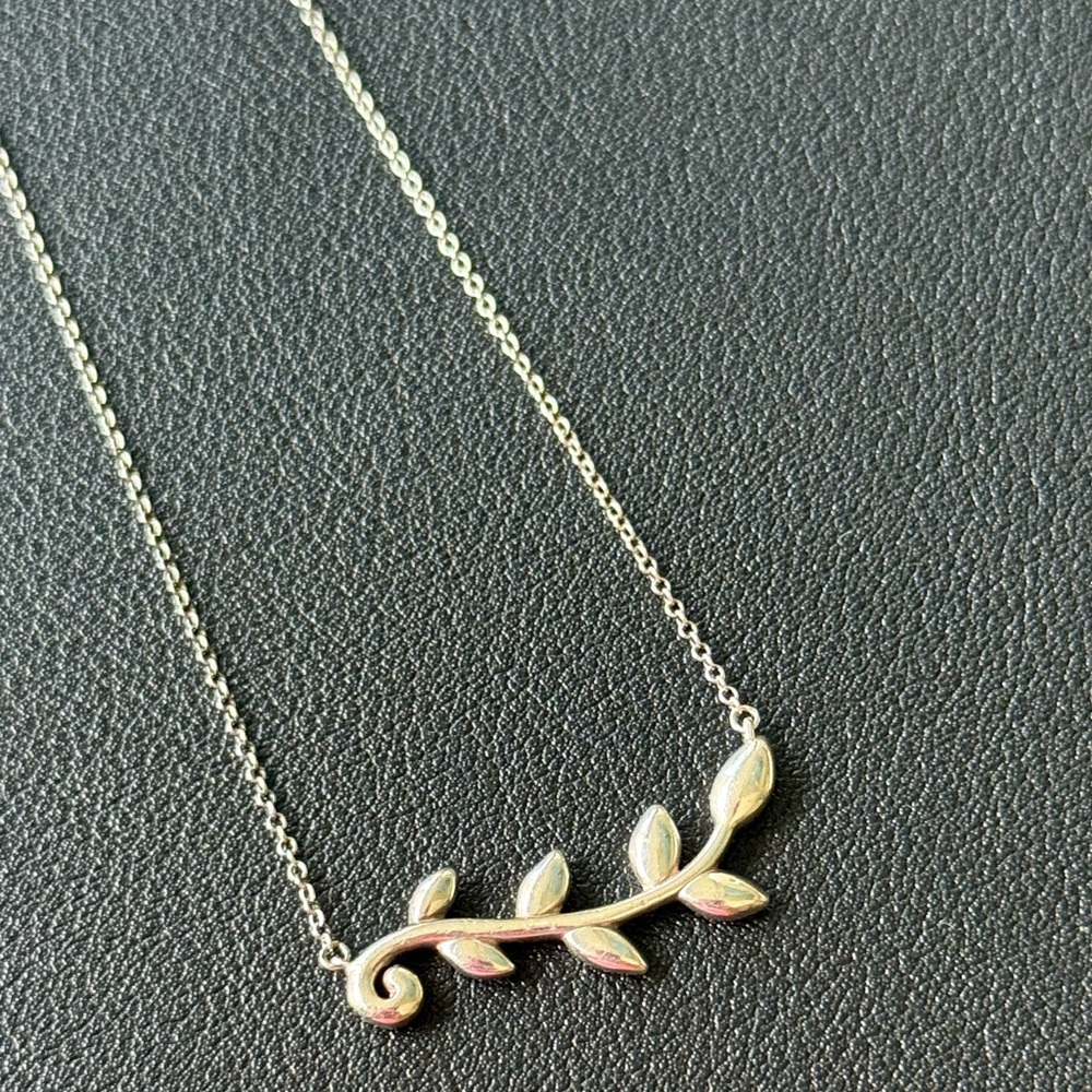 Tiffany & Co. Paloma Picasso Sterling Silver Olive Leaf Vine Pendant with Bag - Picture 3 of 5